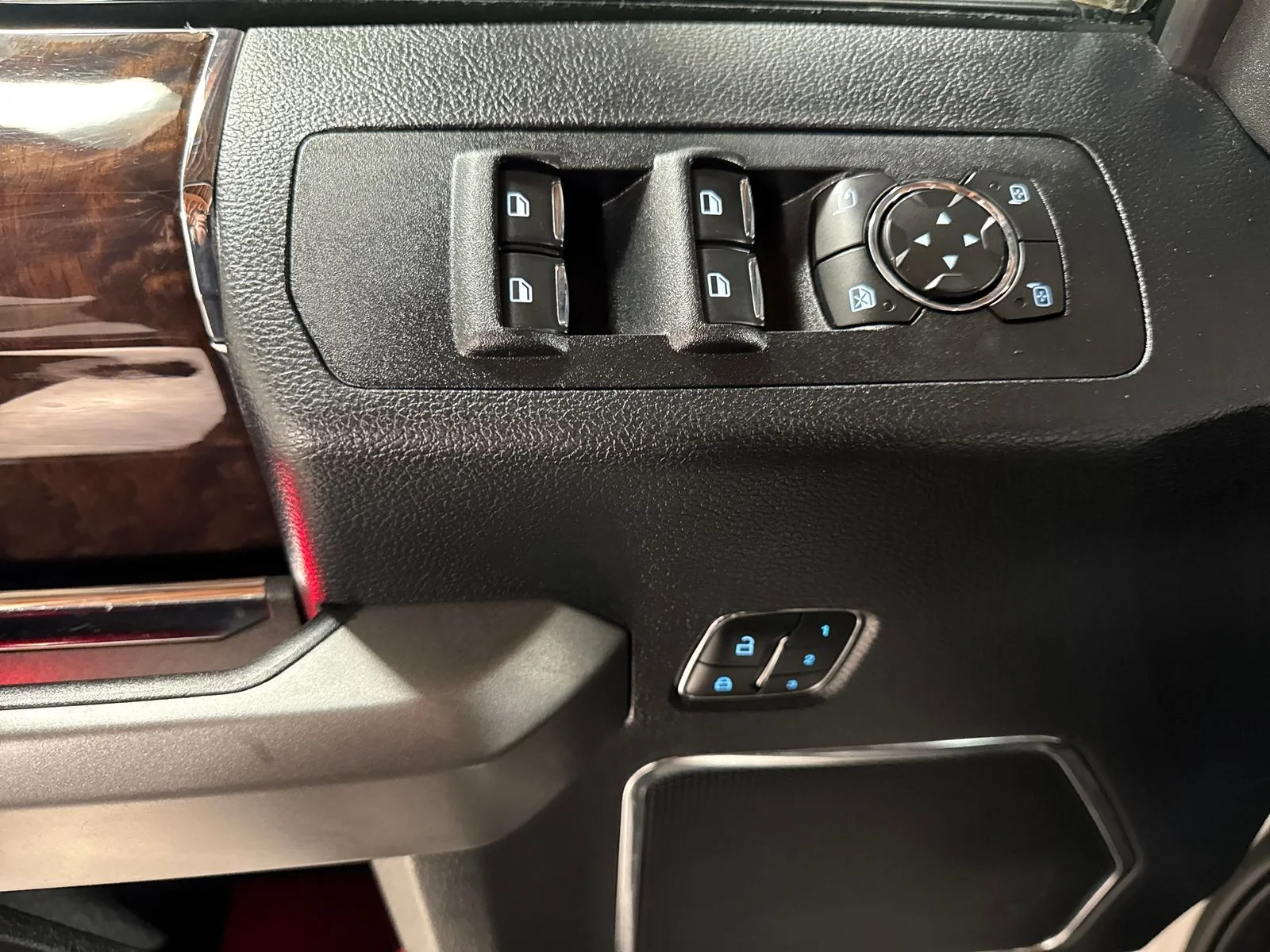 2016 Ford F-150 Platinum - Photo 19