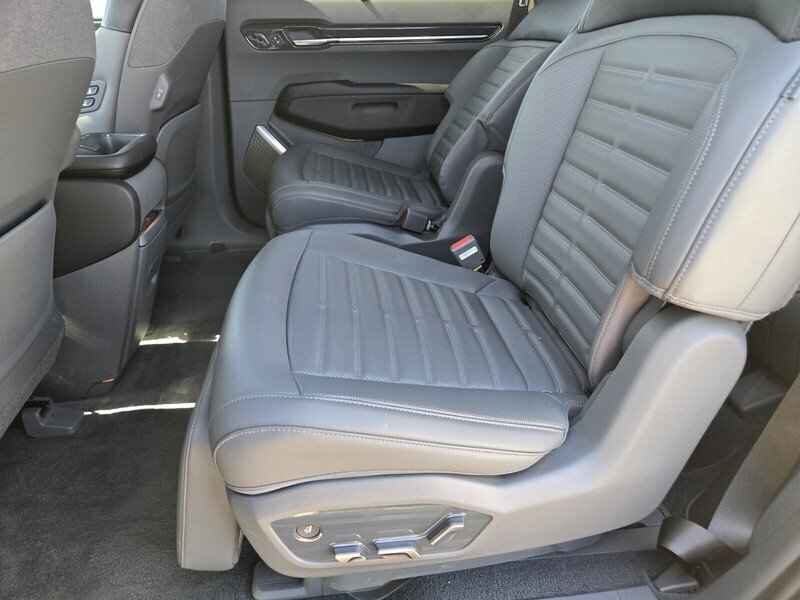 Used 2024 Ivory KIA LAND AWD image 11