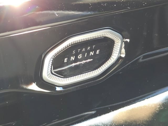 New 2026 Bright White Clear-Coat Exterior Paint Jeep Summit image 23