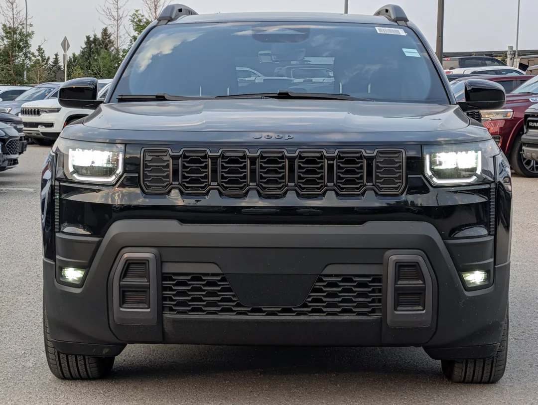 New 2026 Black Jeep Laredo - - 4x4 - 1.6L Turbo Hybrid - Uconnect 5 w/ 12.3 Screen & More! image 3