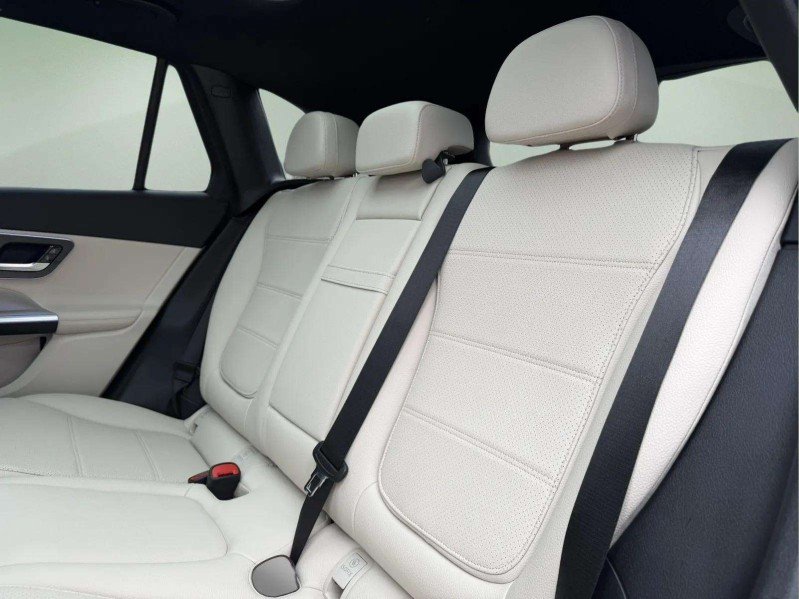 Used 2025 Verde Silver Metallic Mercedes-Benz GLC 300 image 22