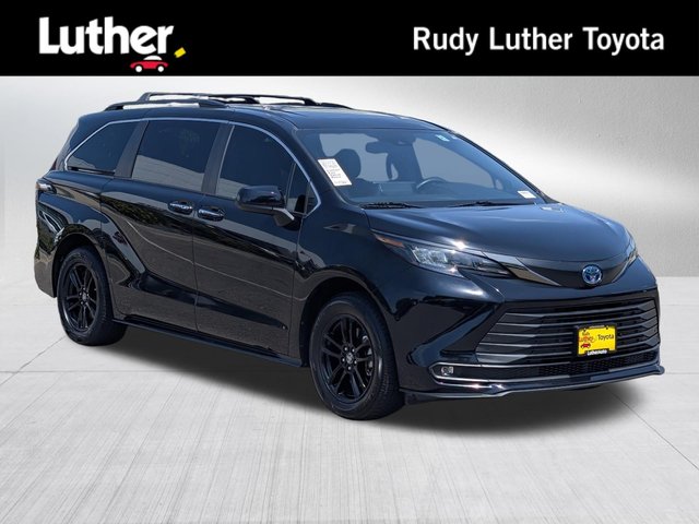 2024 Toyota Sienna Woodland Edition