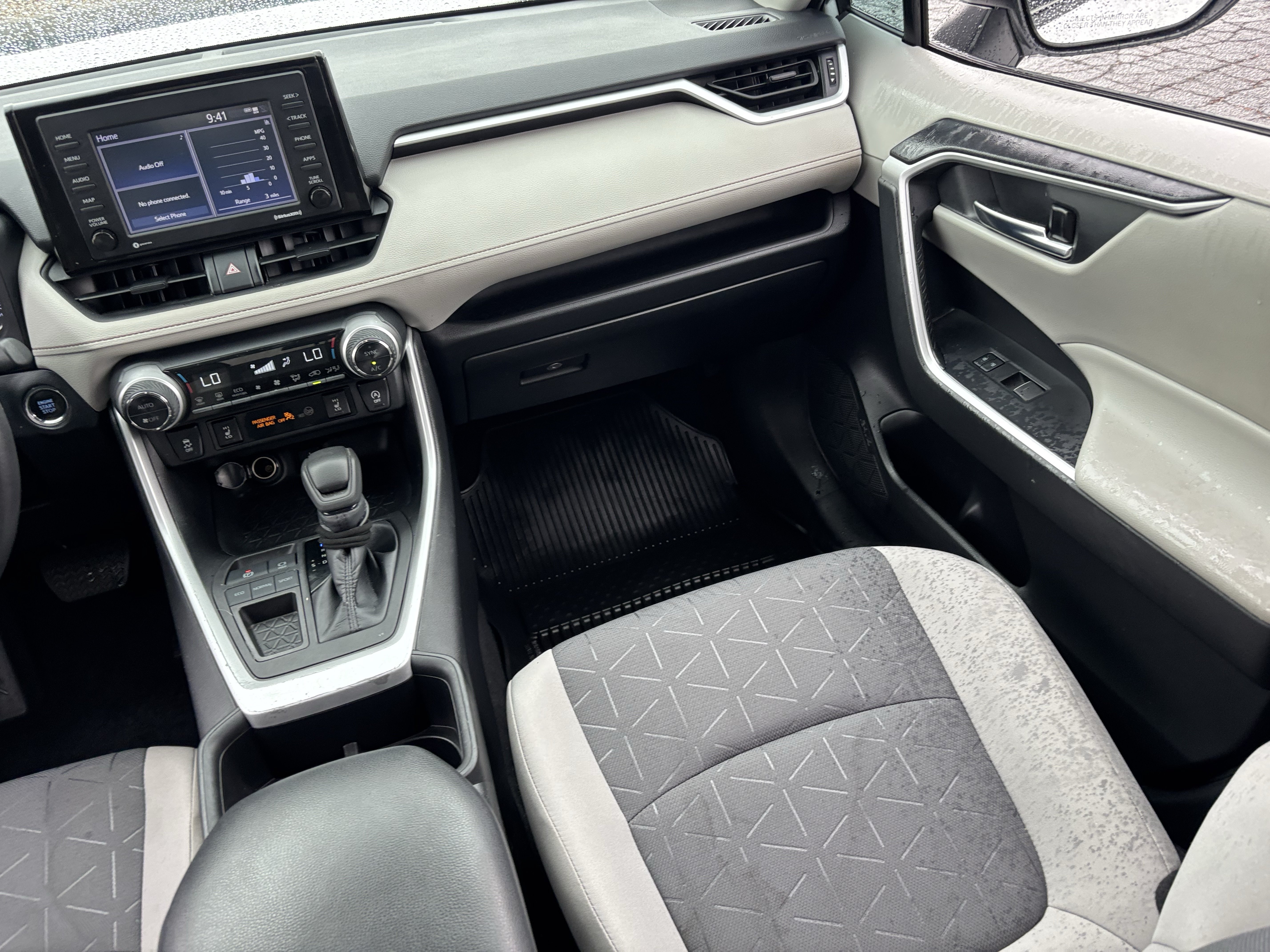 Used 2022 White Toyota XLE image 14