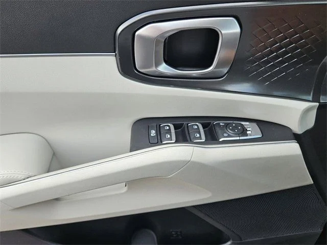2025 Kia Sorento S - Photo 22