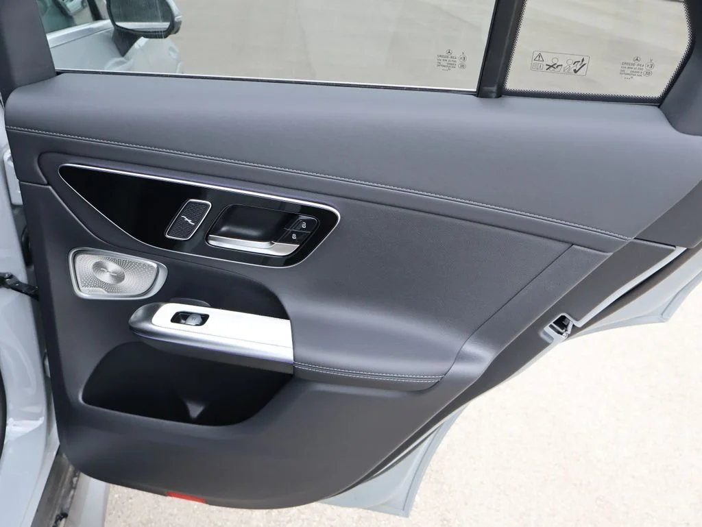 New 2026 MANUFAKTUR Alpine Grey Mercedes-Benz GLC 300 image 14