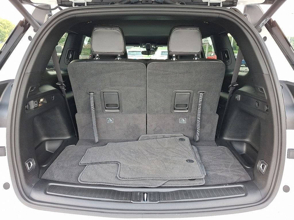 Used 2023 White Jeep Altitude image 27