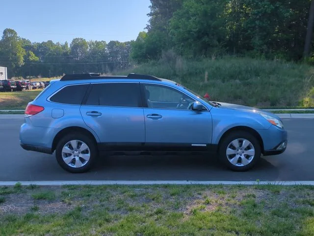 Used 2010 Blue Subaru 2.5i Premium image 14