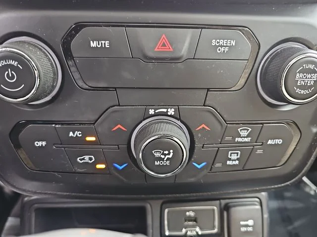Used 2019 Red Jeep Latitude image 24