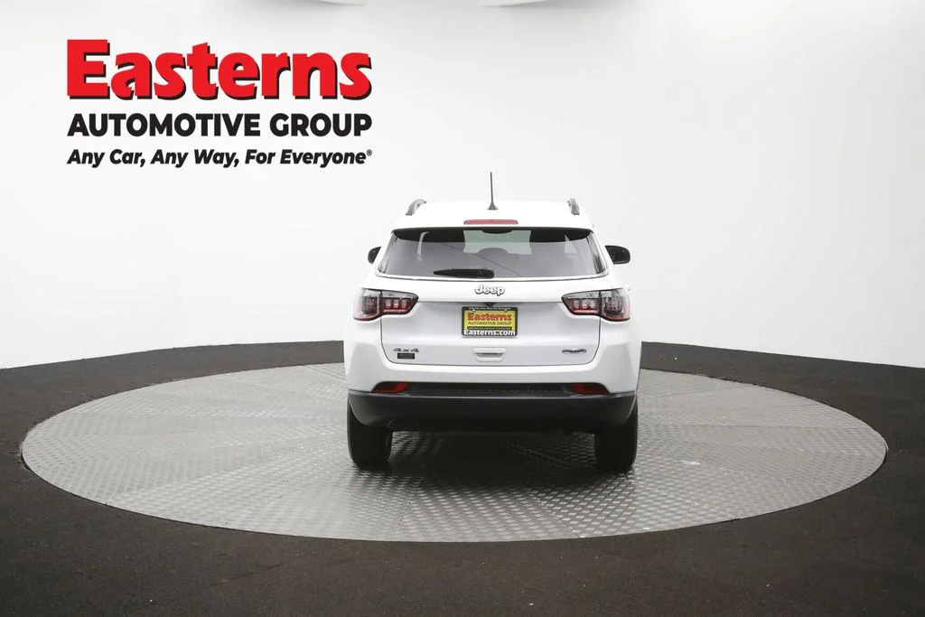 Used 2022 White Jeep Latitude image 36