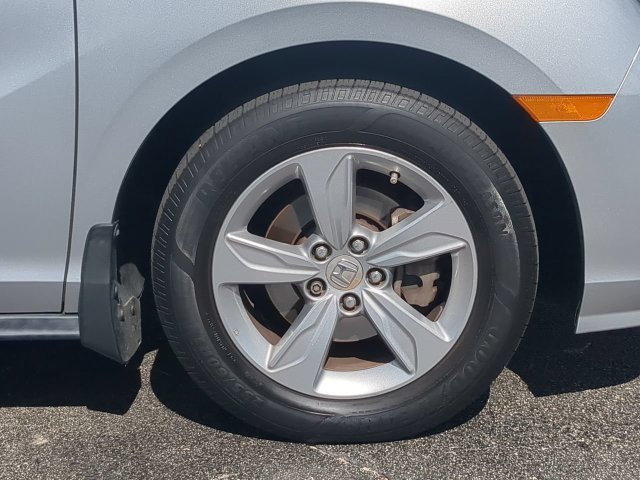 Used 2018 Silver Honda EX-L image 11