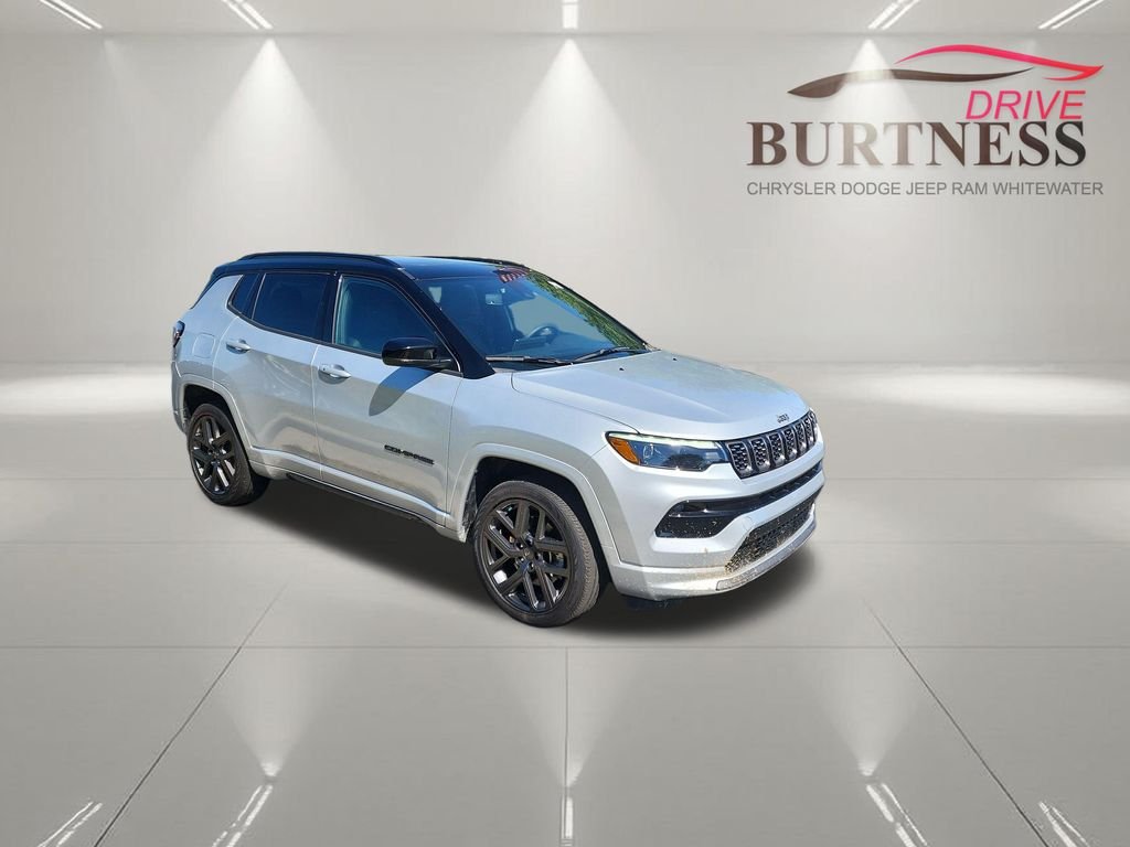 Used 2024 Silver Jeep Limited image 17