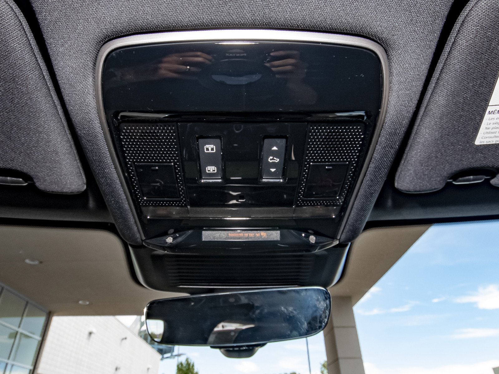 New 2026 Santorini Black Land Rover SE image 17