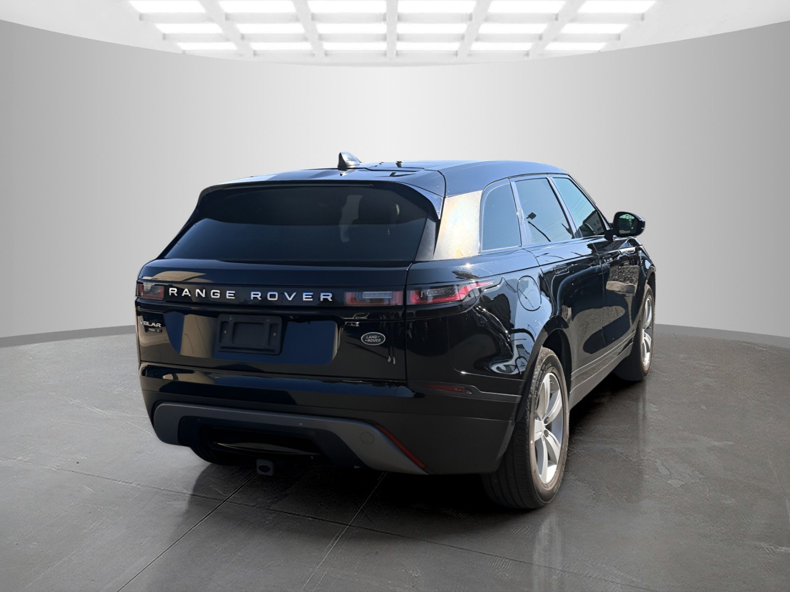 Used 2018 Narvik Black Land Rover S image 5