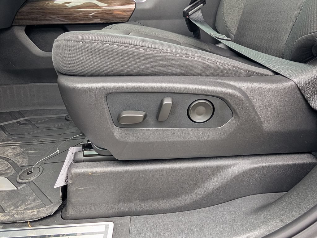 New 2026 Summit White Chevrolet LT DRW image 11