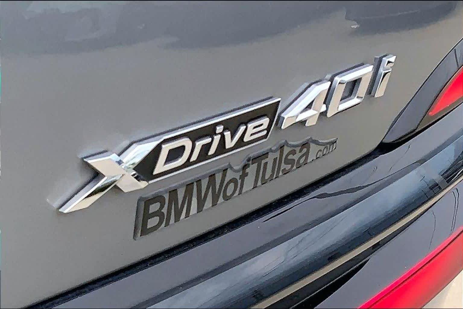 Used 2025 Skyscraper Grey Metallic BMW xDrive40i image 9