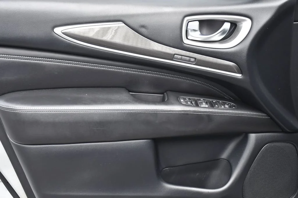 Used 2019 Liquid Platinum INFINITI LUXE image 22
