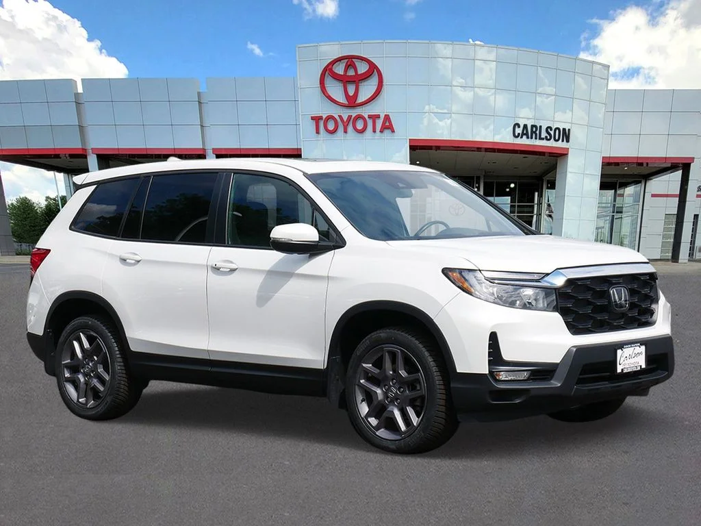 Used 2023  Honda EX-L image 2