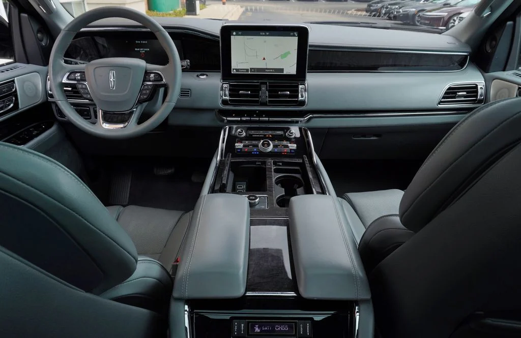 Used 2018 White Lincoln Reserve image 7