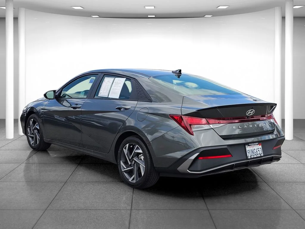 Used 2025 Gray Hyundai SEL Sport image 3