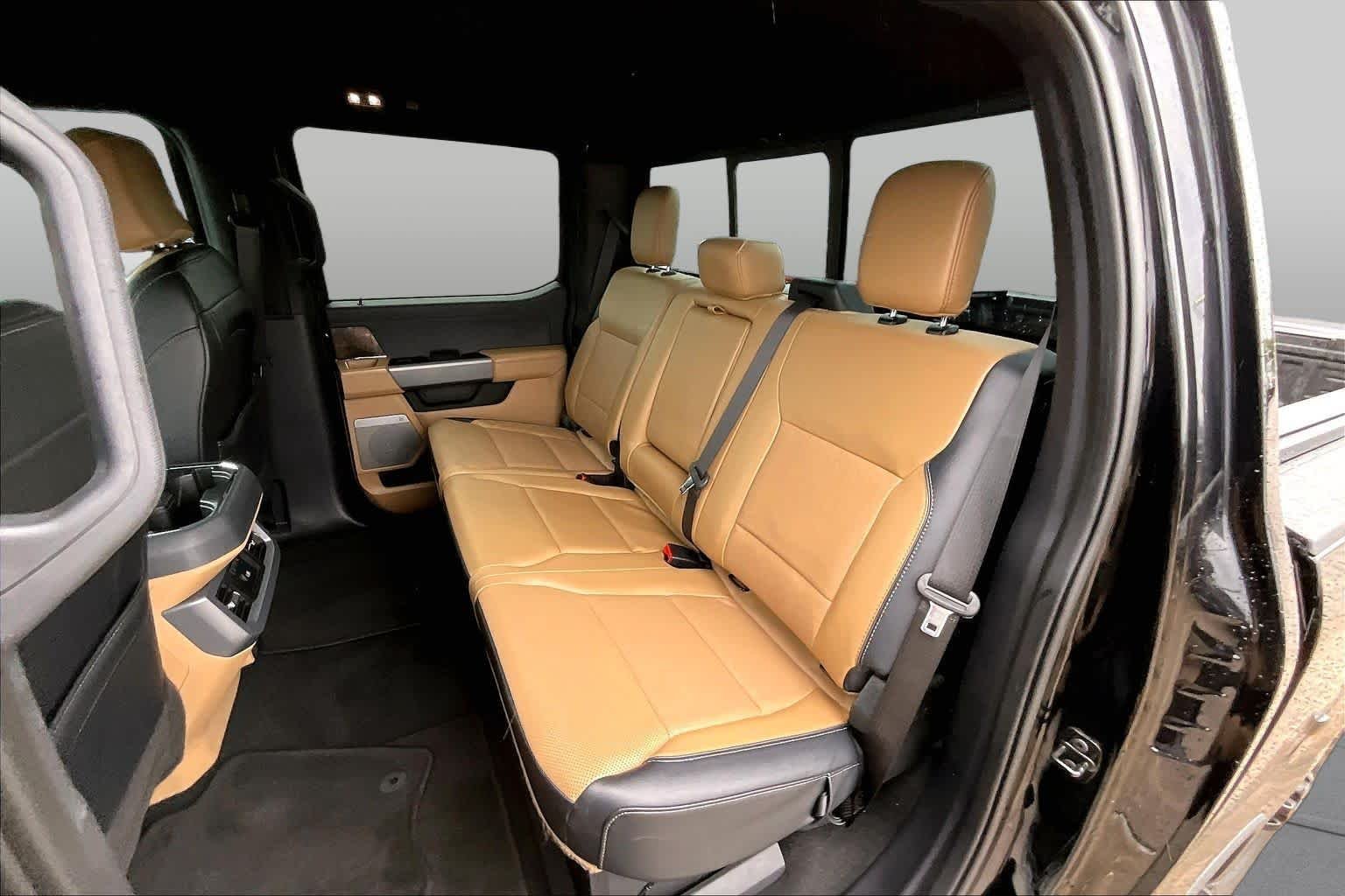 Used 2024 Agate Black Metallic Ford LARIAT image 19