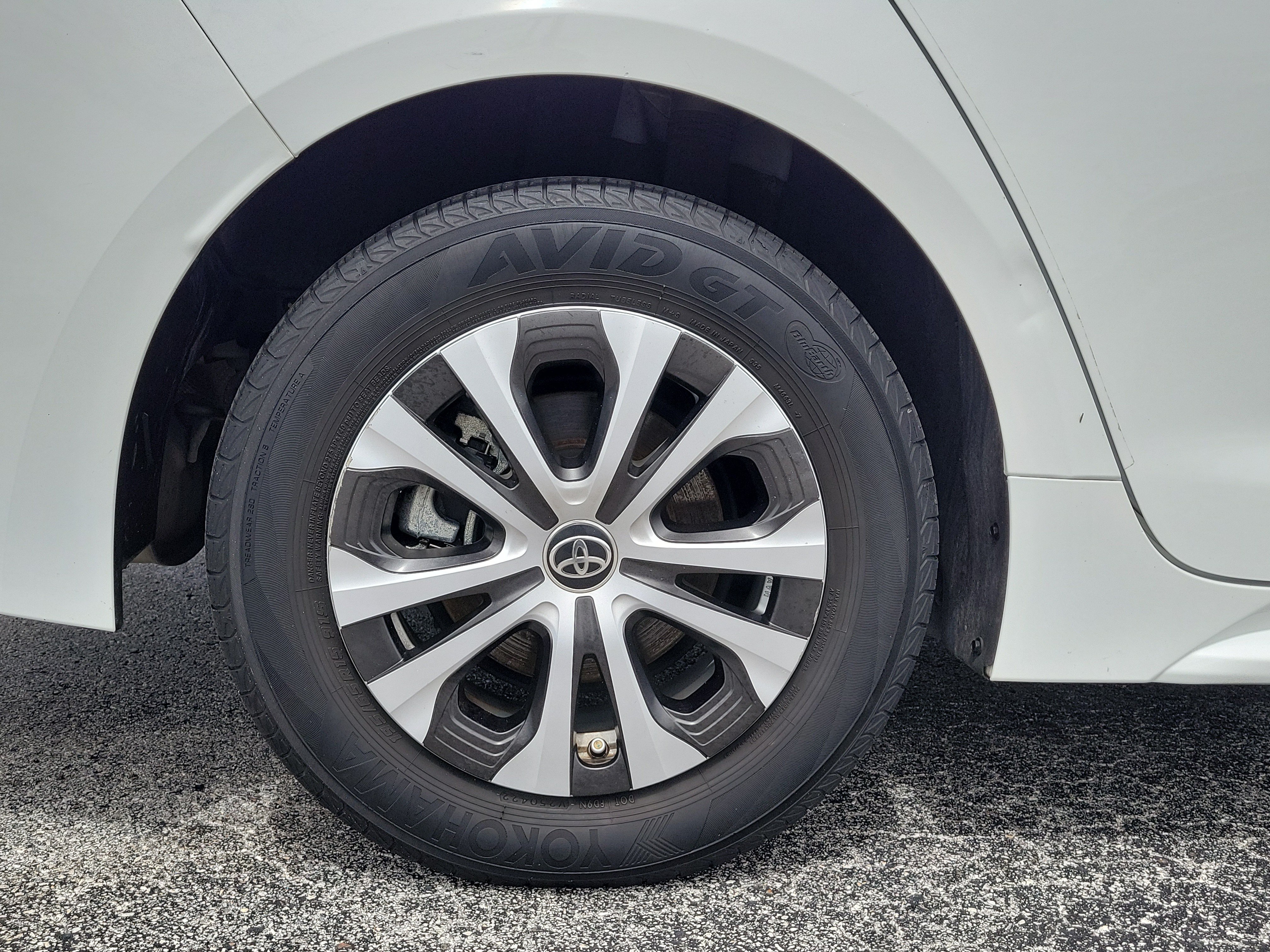 Used 2022 White Toyota Hybrid LE image 9