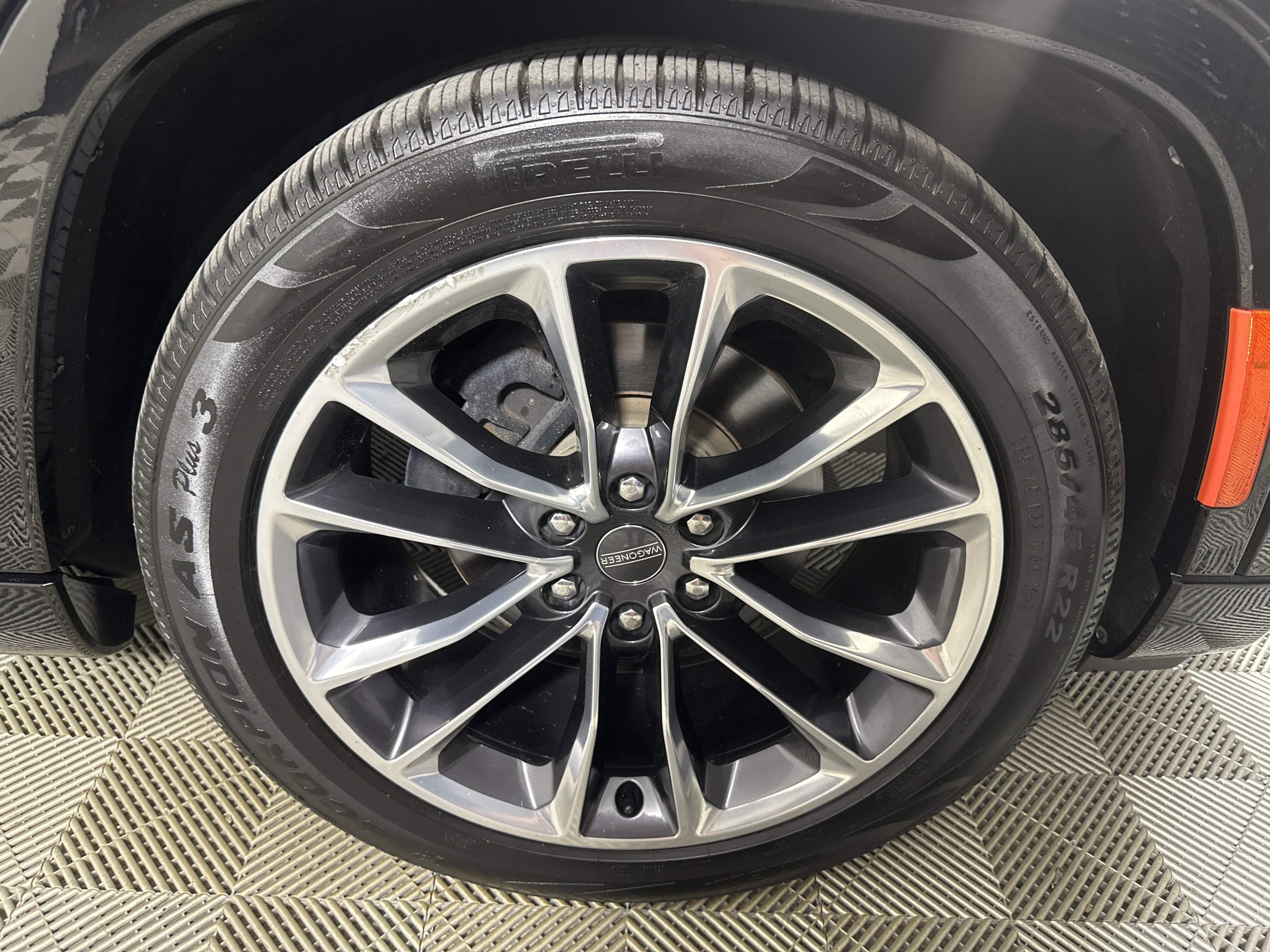 Used 2023 Diamond Black Crystal Pearlcoat Jeep Series III image 29