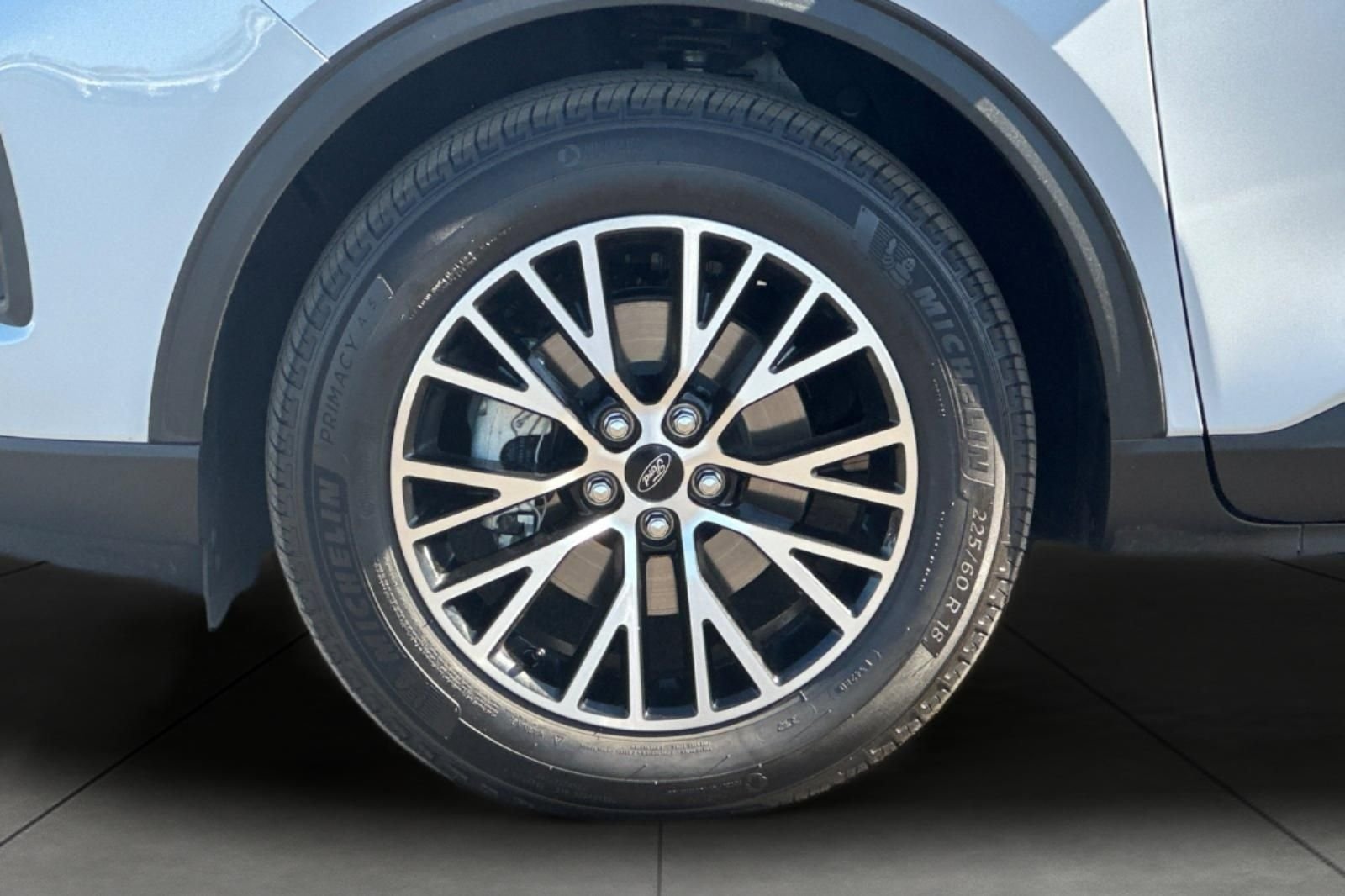 Used 2025 Silver Ford Base image 31