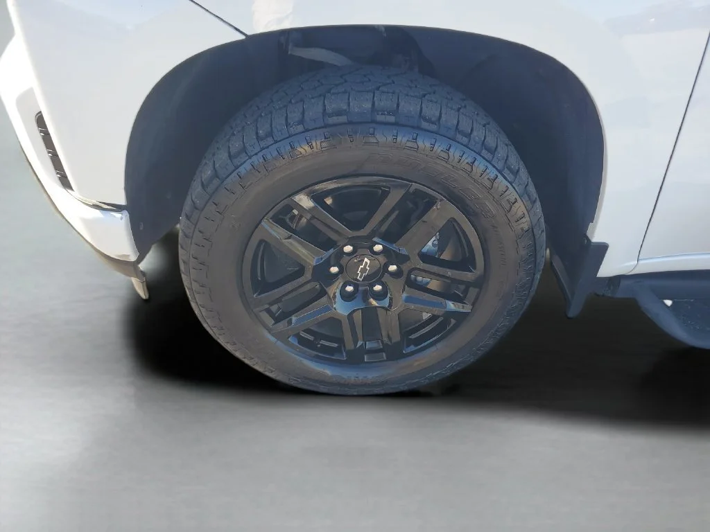 Used 2022 SUMMIT WHITE Chevrolet Custom image 25
