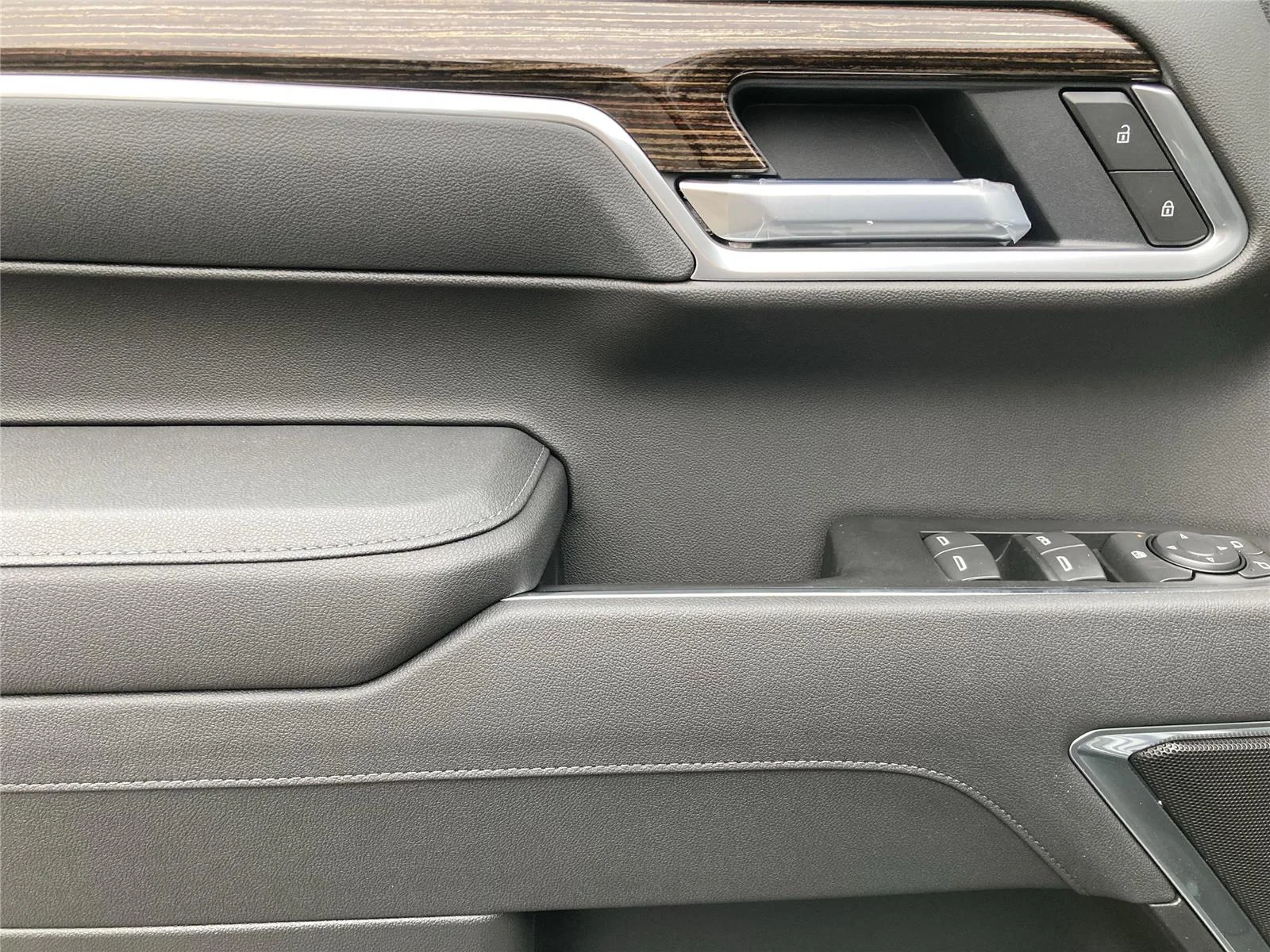 New 2026 Sterling Metallic GMC Elevation image 20
