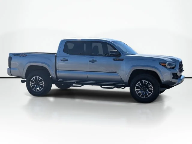 Used 2022  Toyota SR image 4