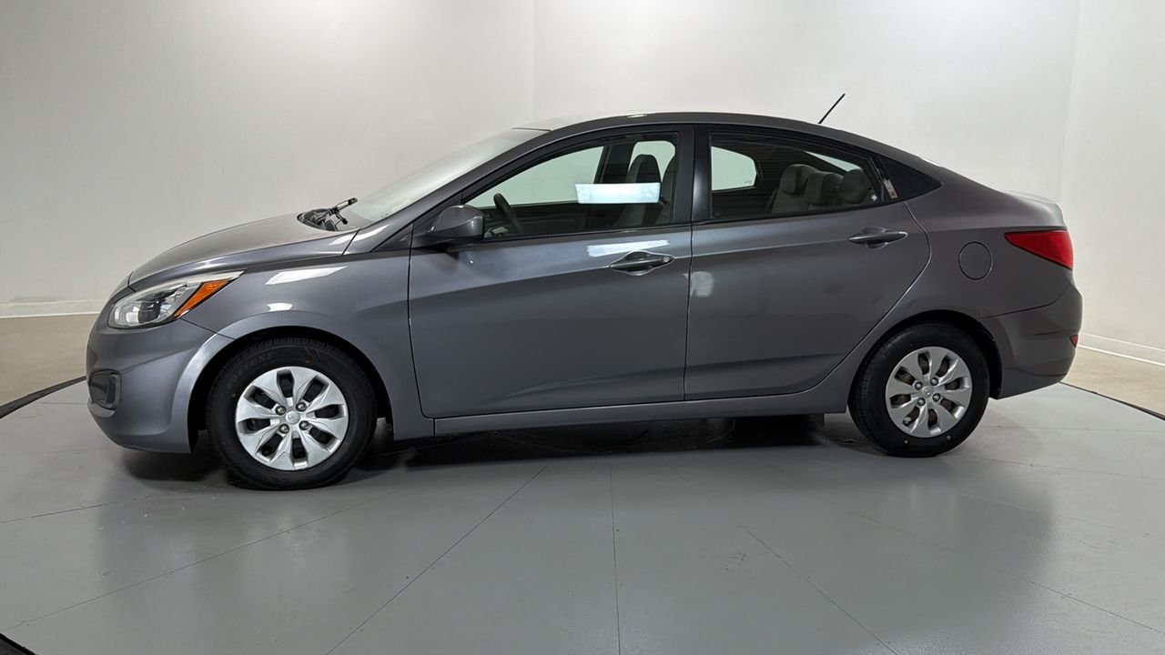 Used 2017 Gray Hyundai SE image 8