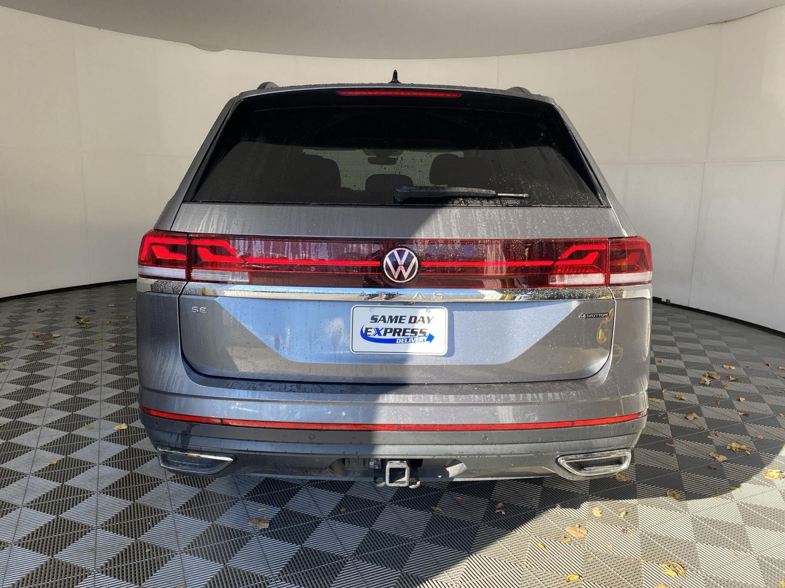 Used 2025  Volkswagen 2.0T SE w/Technology image 16