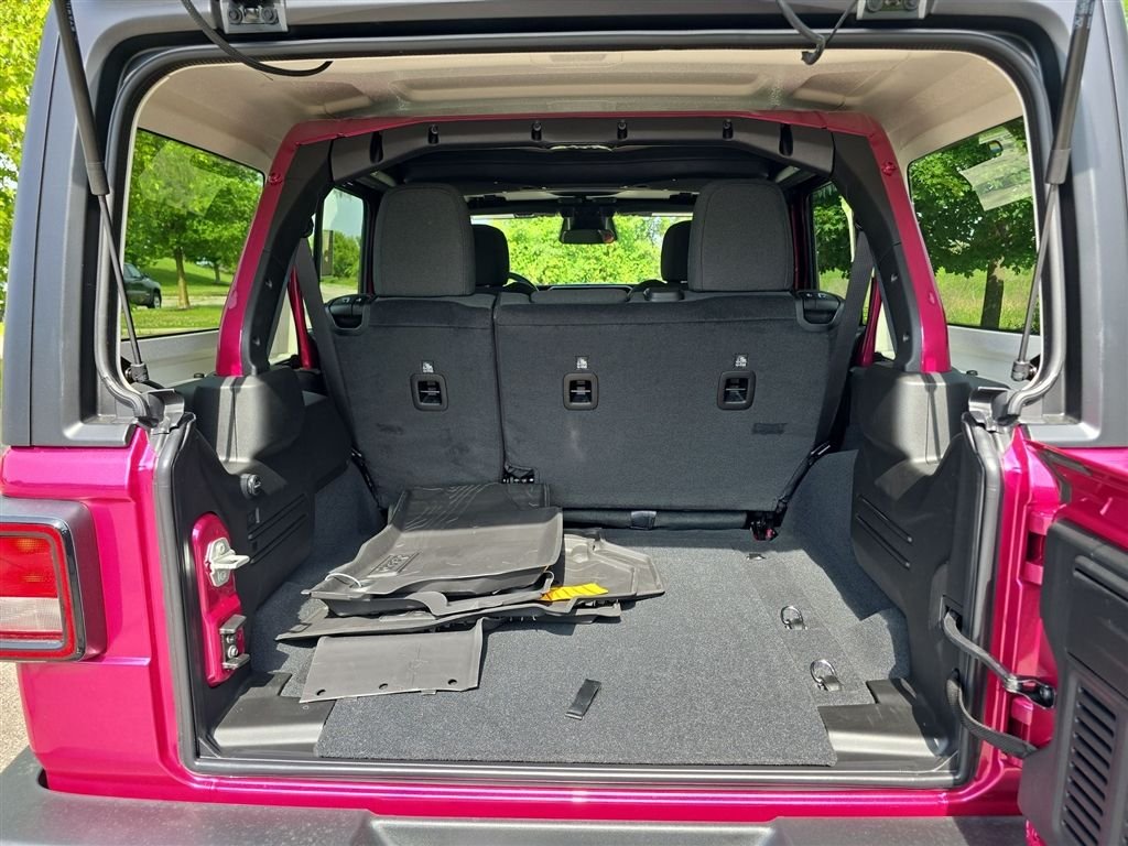 New 2026 Tuscadero Pearl-Coat Exterior Paint Jeep Sport S image 12