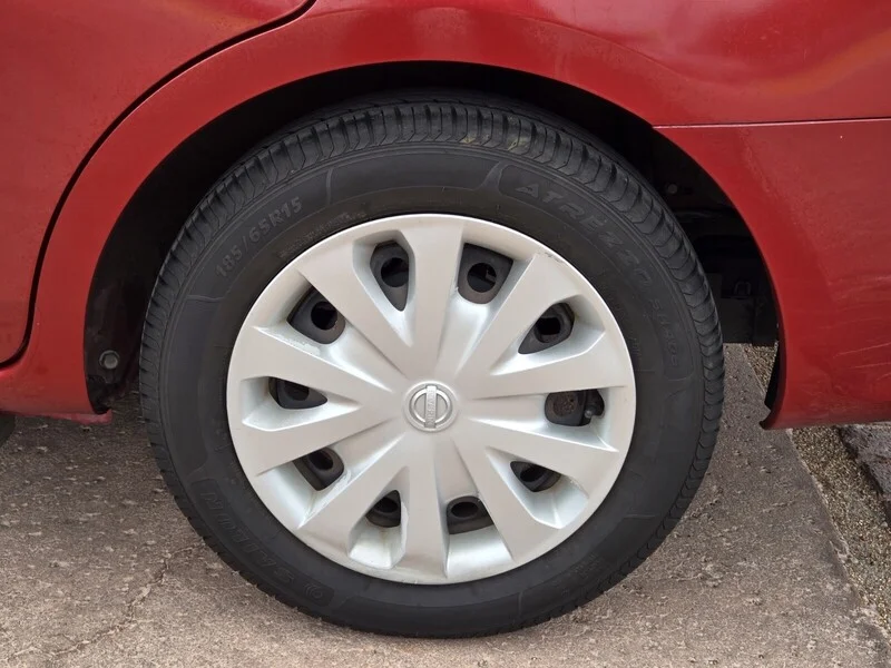Used 2017 Red Nissan S image 6