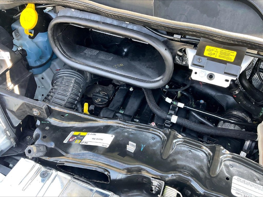 Used 2025 White Ram Base image 33