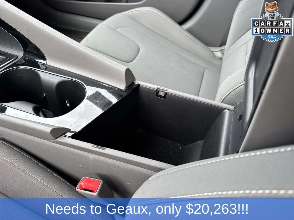 Used 2025 Silver Hyundai SEL Convenience image 51