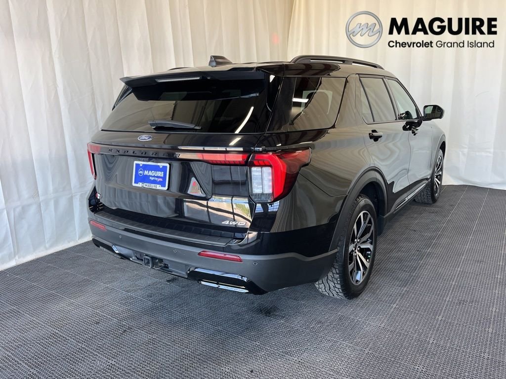 Used 2025 Agate Black Metallic Ford ST-Line image 28