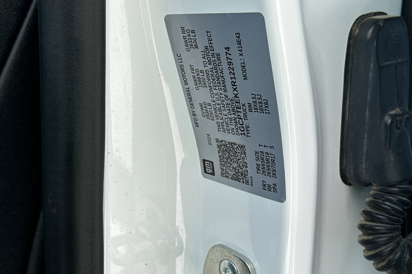 Used 2024 White Chevrolet Trail Boss image 31