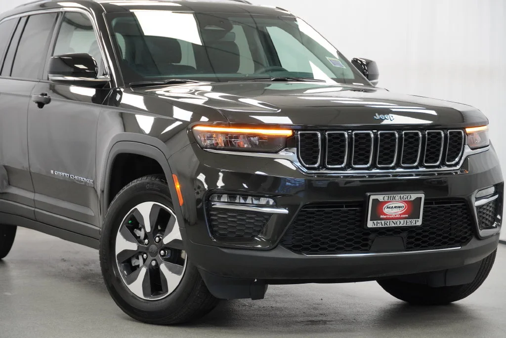 Used 2023  Jeep 4xe image 6