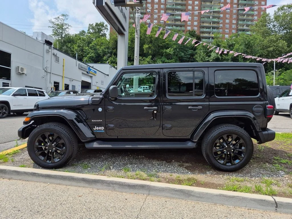 Used 2022 Black Jeep Unlimited Sahara 4xe image 10