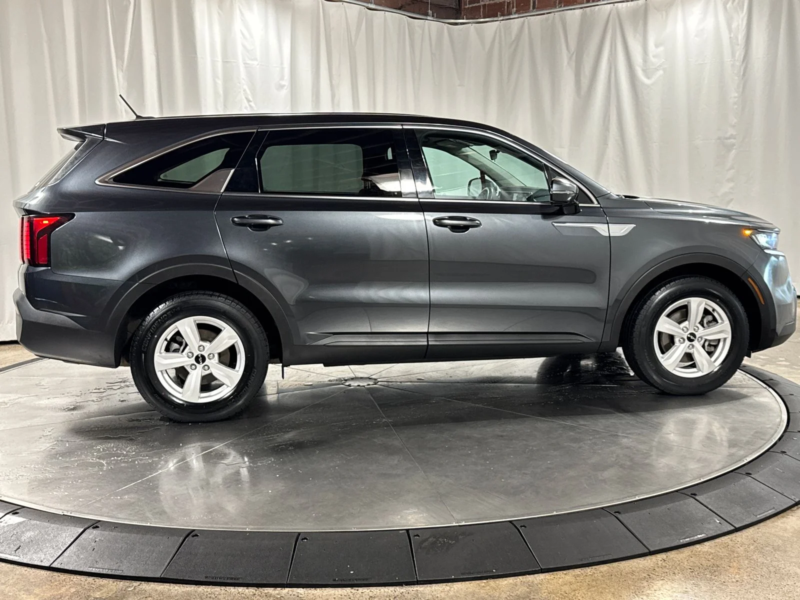 2022 Kia Sorento LX - Photo 6