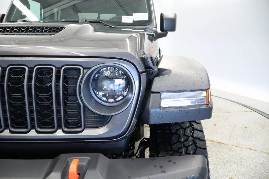 New 2026 Granite Crystal Metallic Clearcoat Jeep Mojave image 13