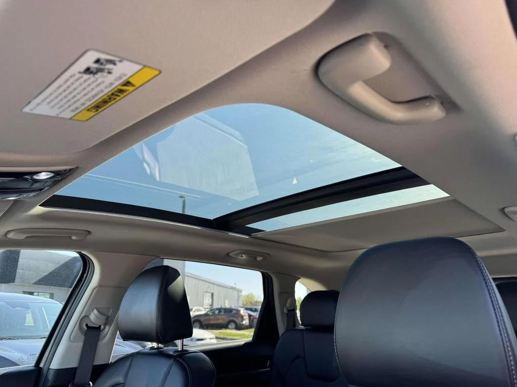 Used 2025 Gray Kia SX image 4