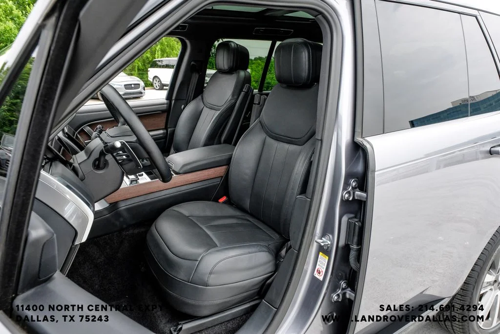 Used 2023 Grey Land Rover SE image 36