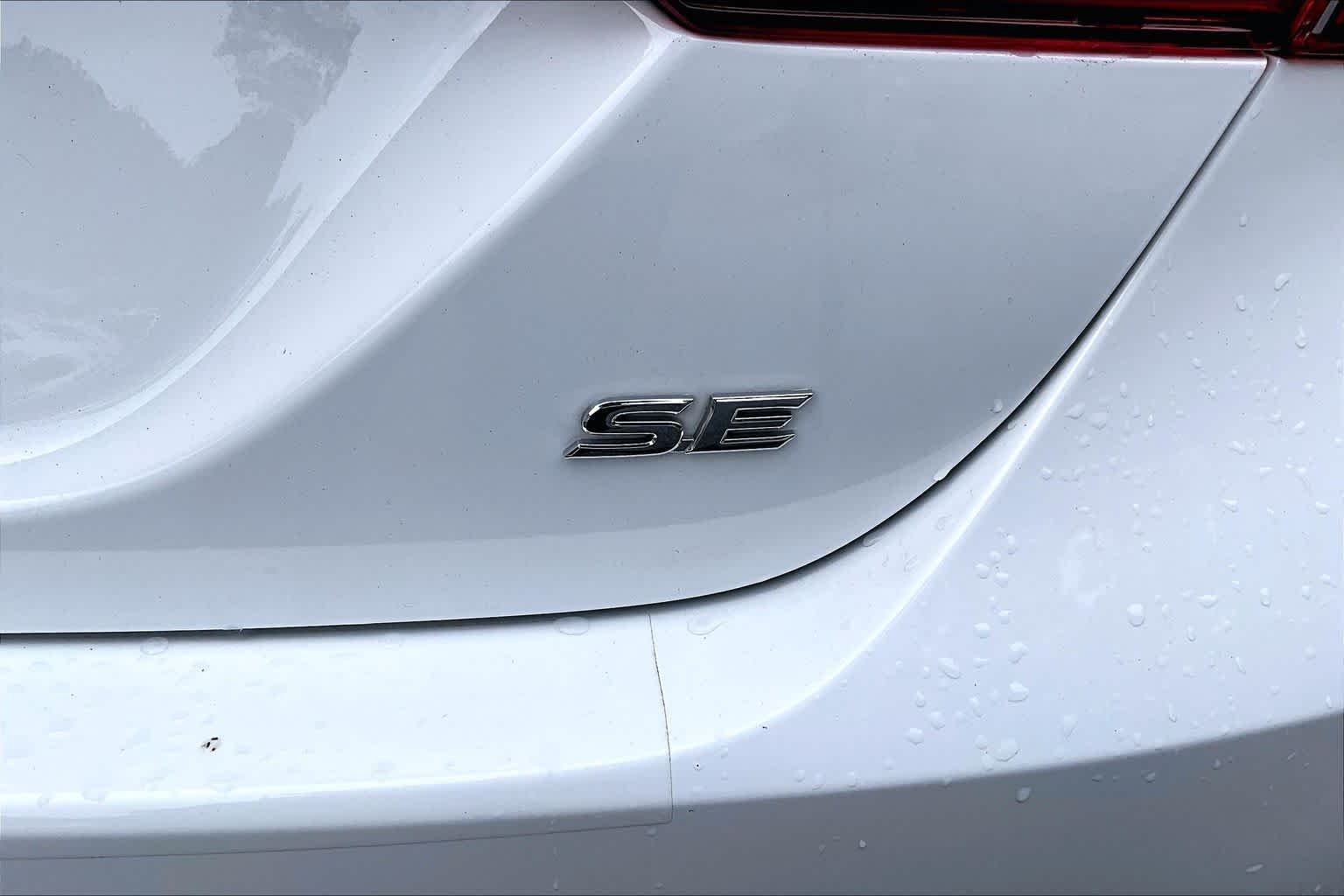 Certified Used 2024 Ice Cap Toyota SE image 10