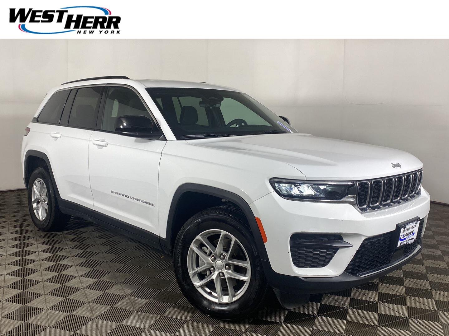 Used 2026 Bright White Clearcoat Jeep Laredo X image 1