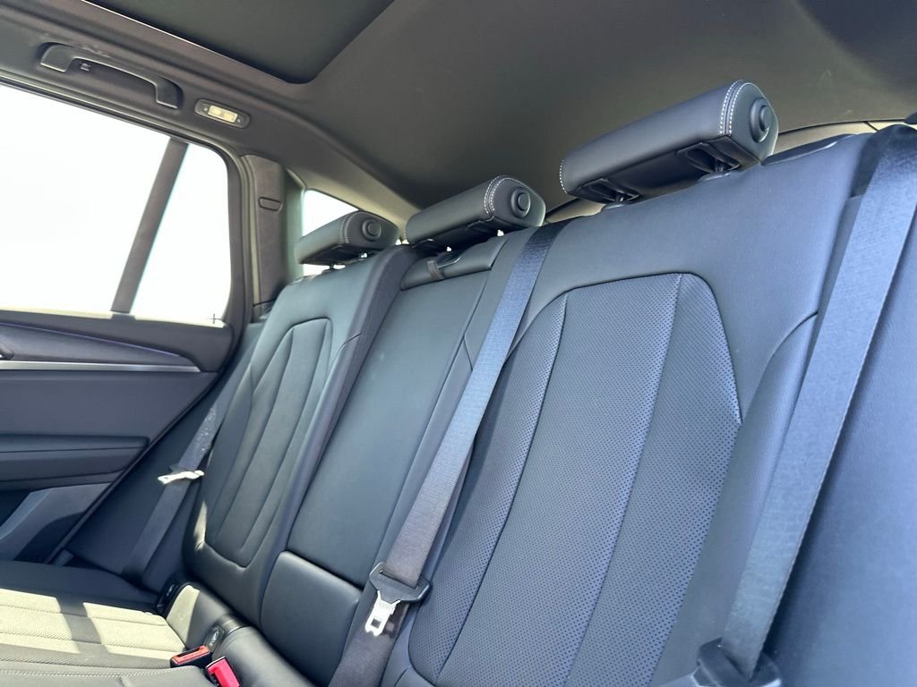 Used 2024 Skyscraper Grey Metallic BMW xDrive30i image 19