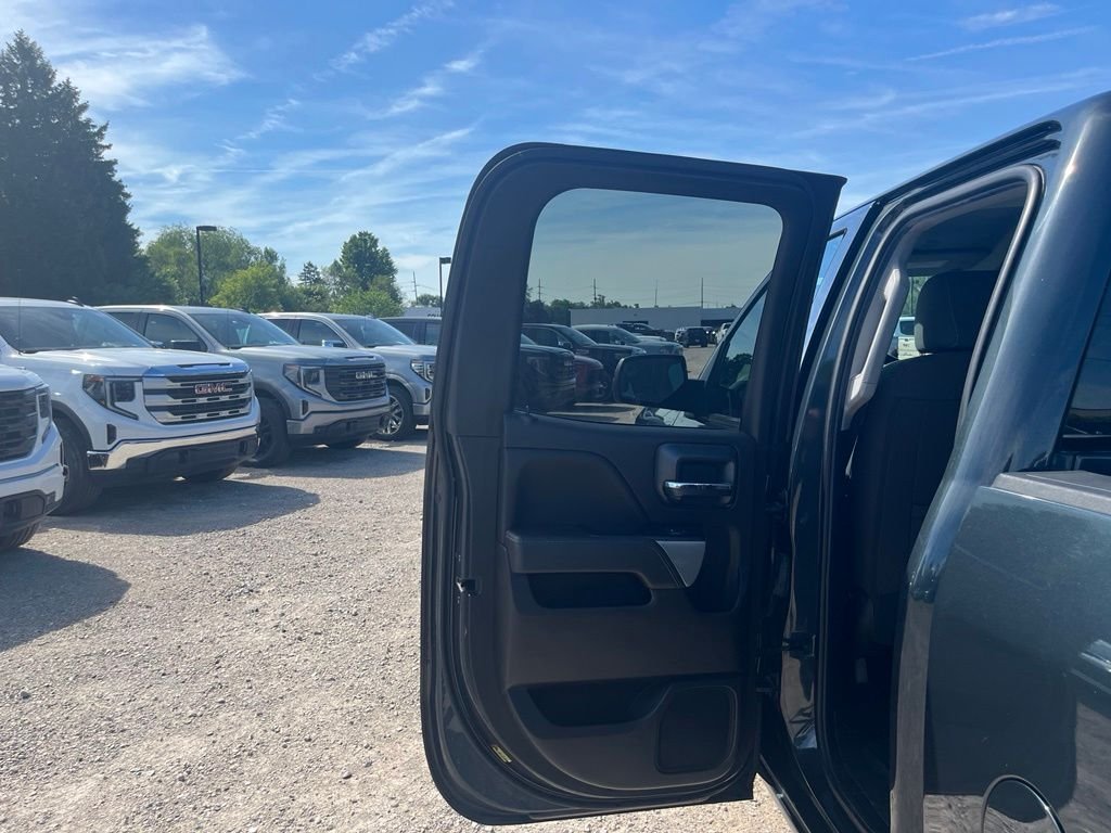 Used 2017 Graphite Metallic Chevrolet LT LT2 image 28