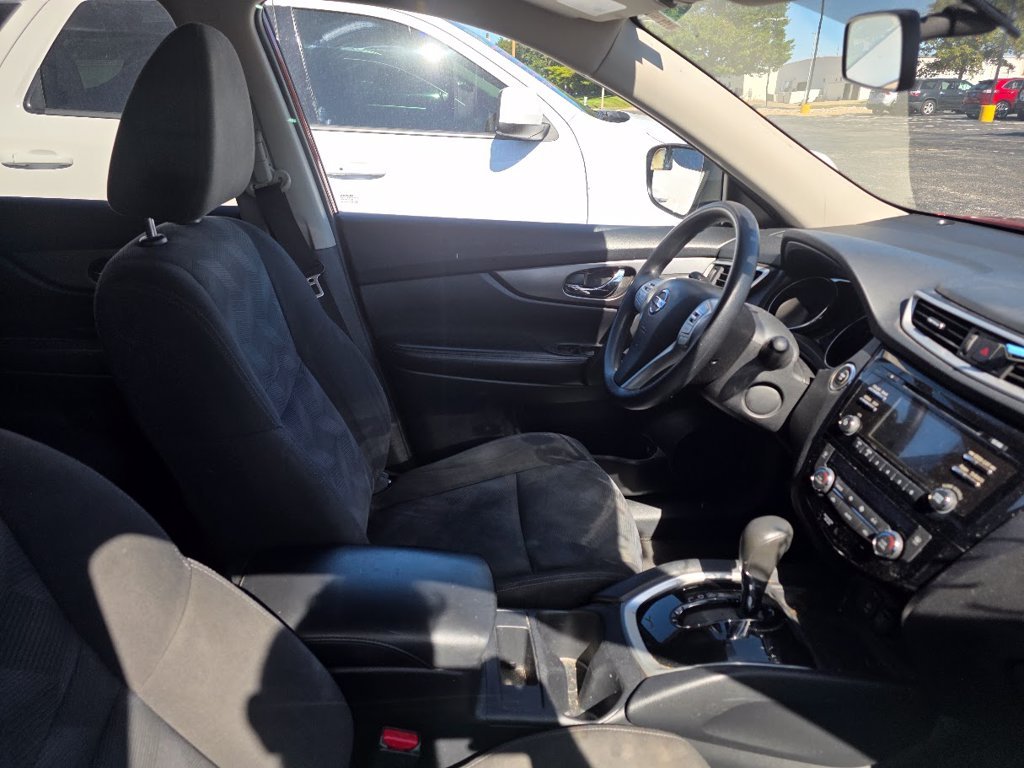 Used 2016 Cayenne Red Nissan SV image 5