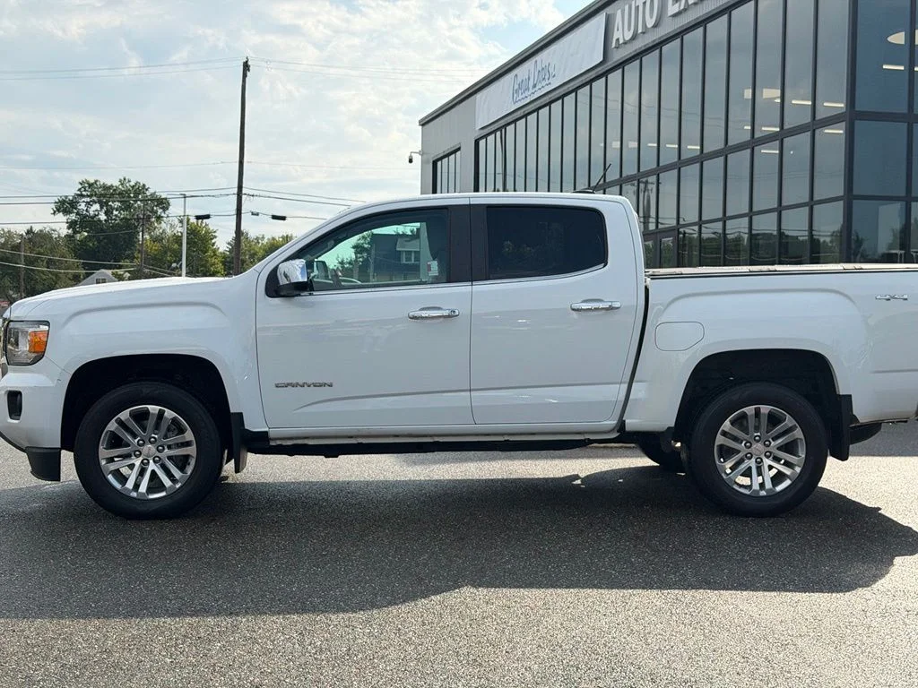 Used 2018 White GMC SLT image 35